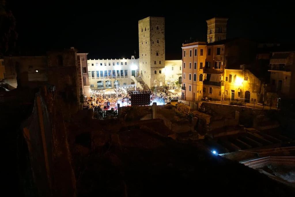 Apartamento Casa Al Teatro Terracina Exterior foto